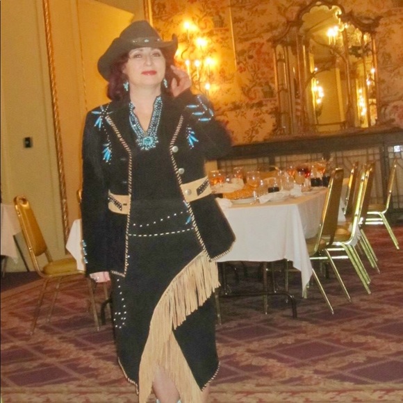 Meet your Posher, Yelena - Picture 2 of 2